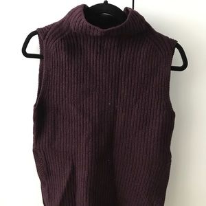 Wilfred Ribbed Turtleneck sleeveless with slits on the sides